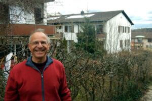Sanierung älteres Mehrfamilienhaus in Zürich mit thermischen Sonnenkollektoren und Kombispeicher