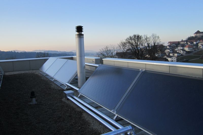 Sonnenkollektoren liefern Warmwasser im Unterschied zu Solarzellen die Strom produzieren