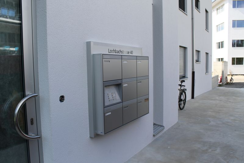 Fassade Solar-MFH und Briefkästen